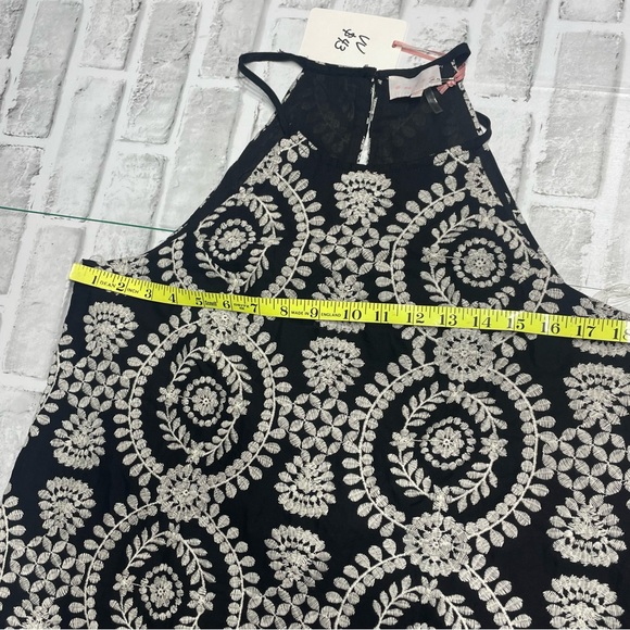Entro Black and White Dress 100%cotton. Floral embroidered. New. Size L. Scallop - Picture 8 of 10